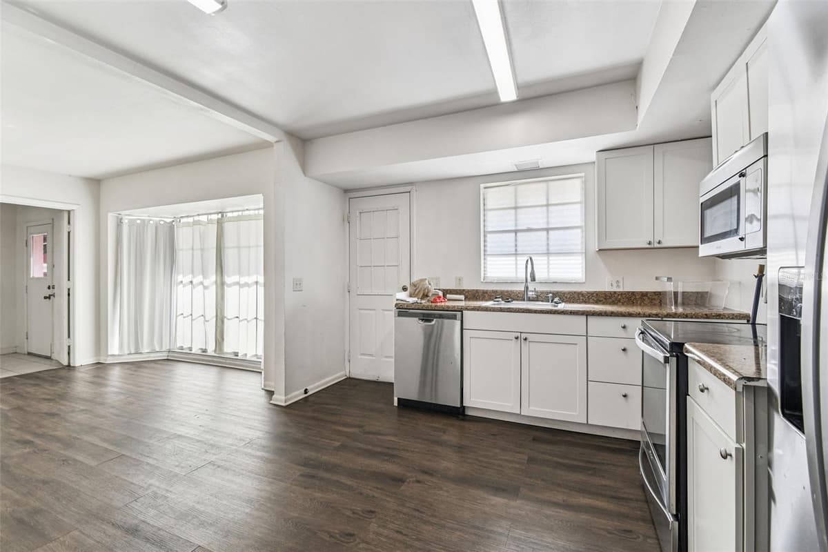 855 BRANDON BOULEVARD — photo 16 of 16