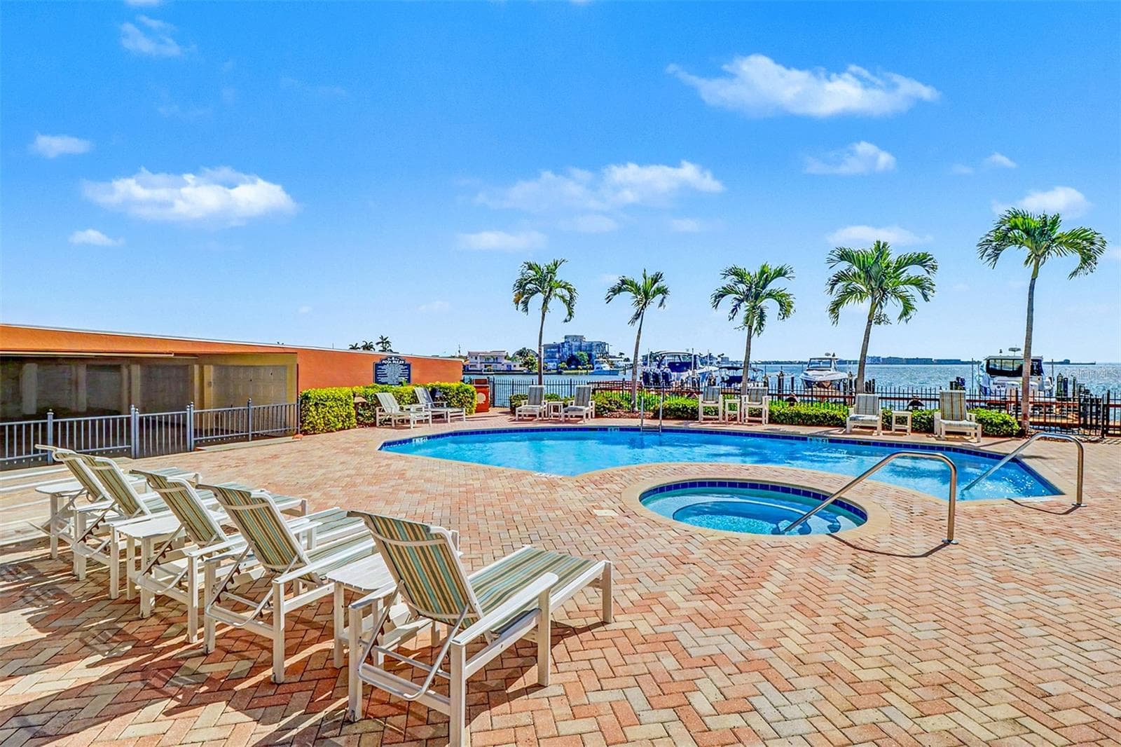 5301 GULF BOULEVARD — photo 33 of 49