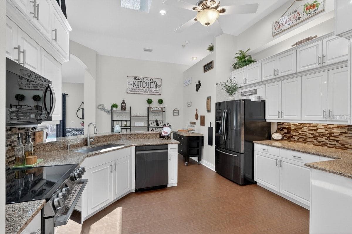 941 GEORGE HECKER DRIVE — photo 7 of 58