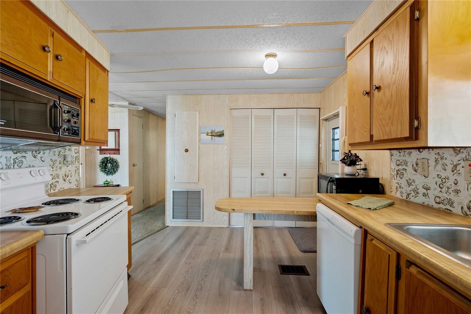 36831 GRACE AVENUE — photo 10 of 64