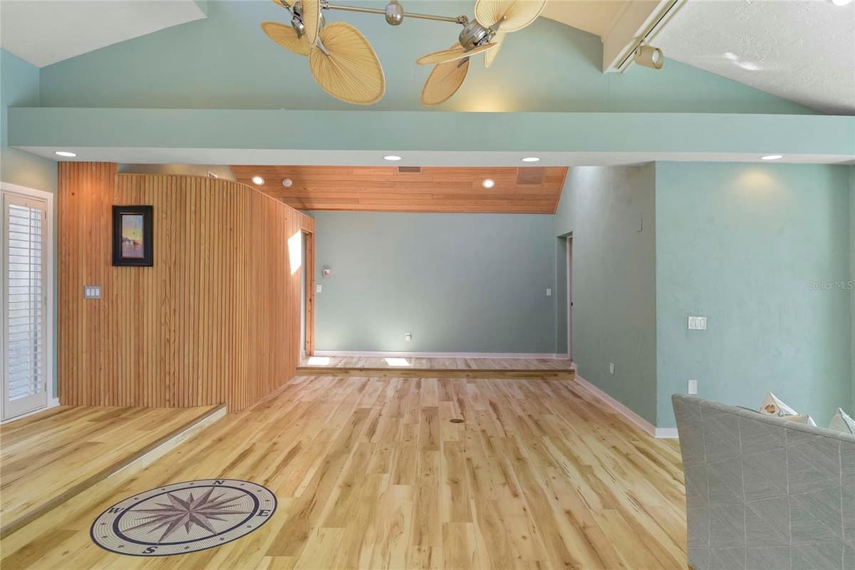 1215 COMMODORE DRIVE — photo 41 of 88