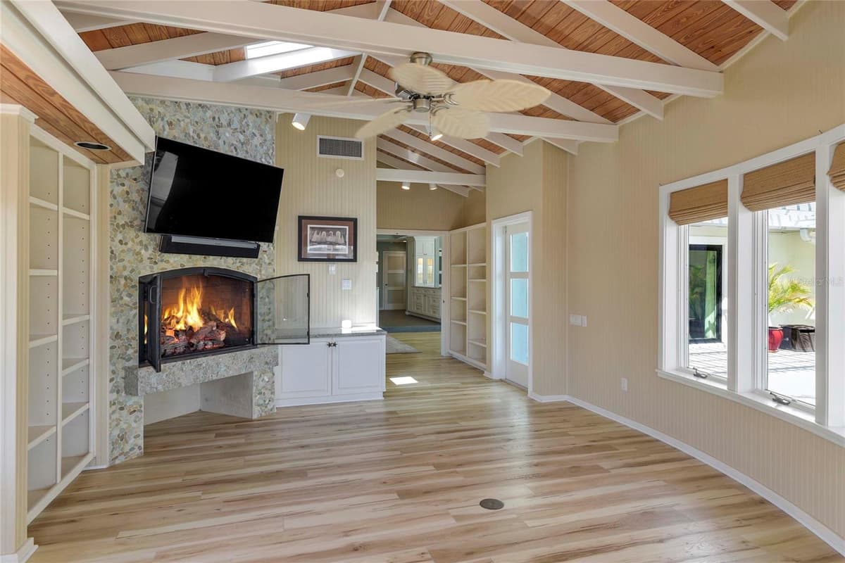 1215 COMMODORE DRIVE — photo 35 of 88