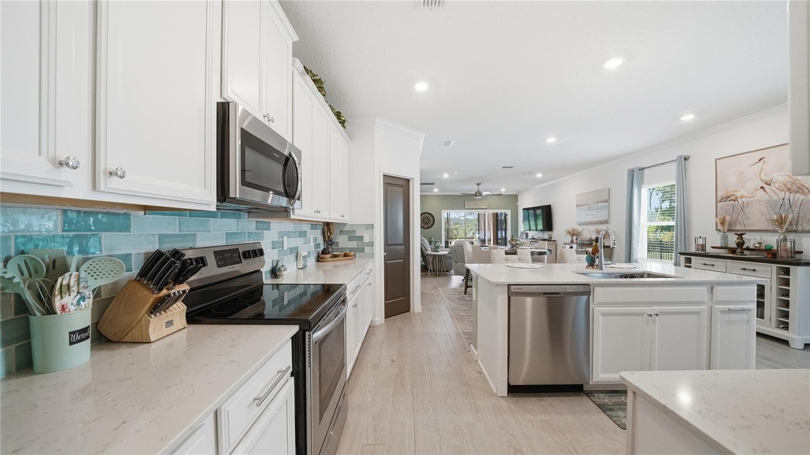 367 LAKE SINCLAIR STREET — photo 10 of 81