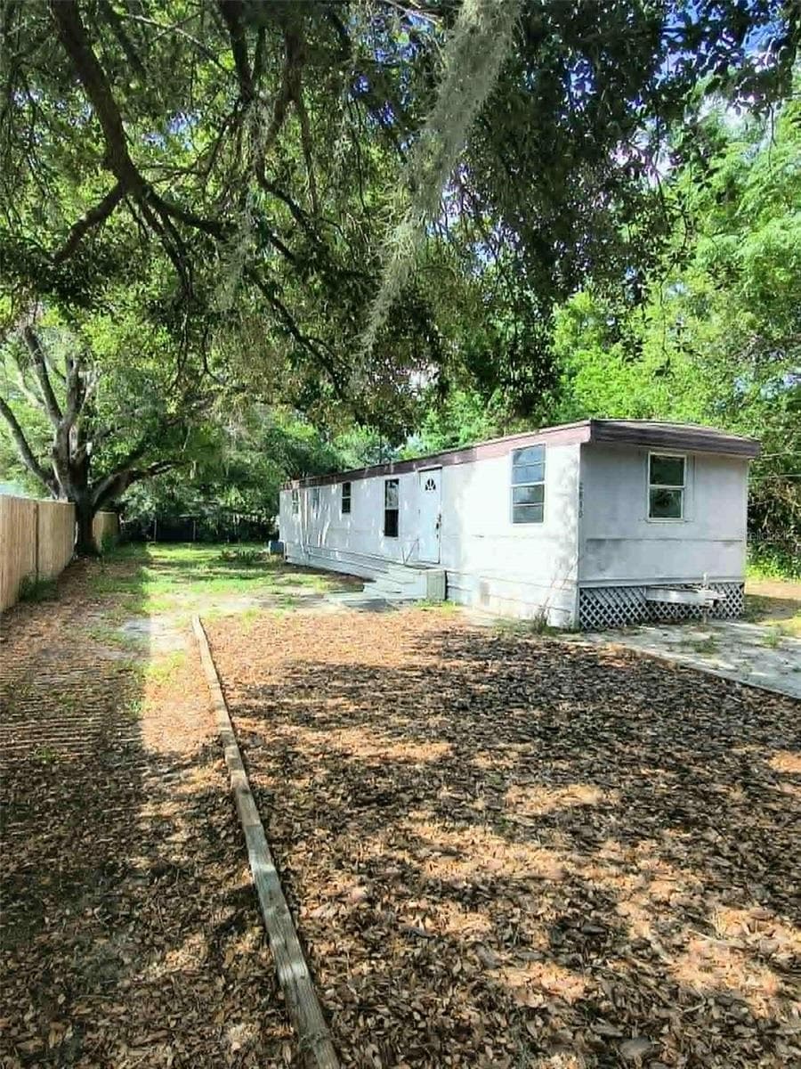 2840 EATON AVENUE — photo 1 of 13
