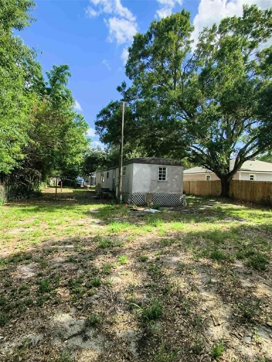 2840 EATON AVENUE — photo 3 of 13