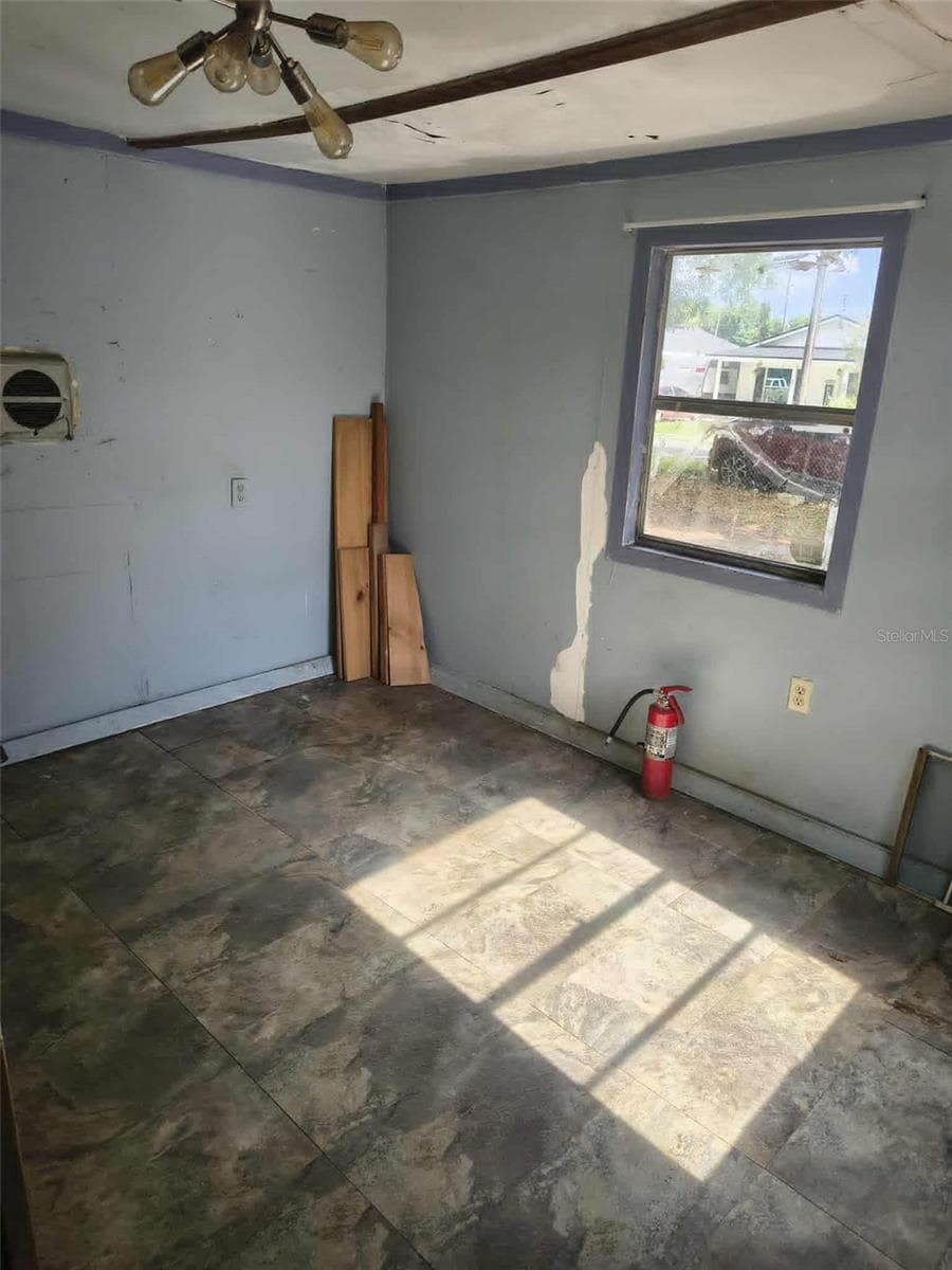 2840 EATON AVENUE — photo 8 of 13