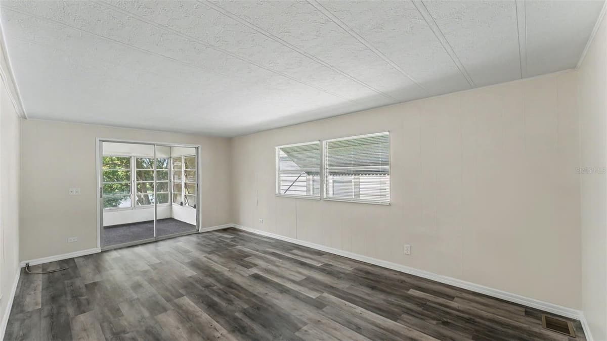2055 FLORAL AVENUE — photo 8 of 14