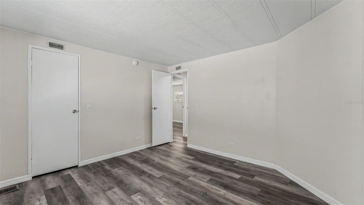 2055 FLORAL AVENUE — photo 6 of 14