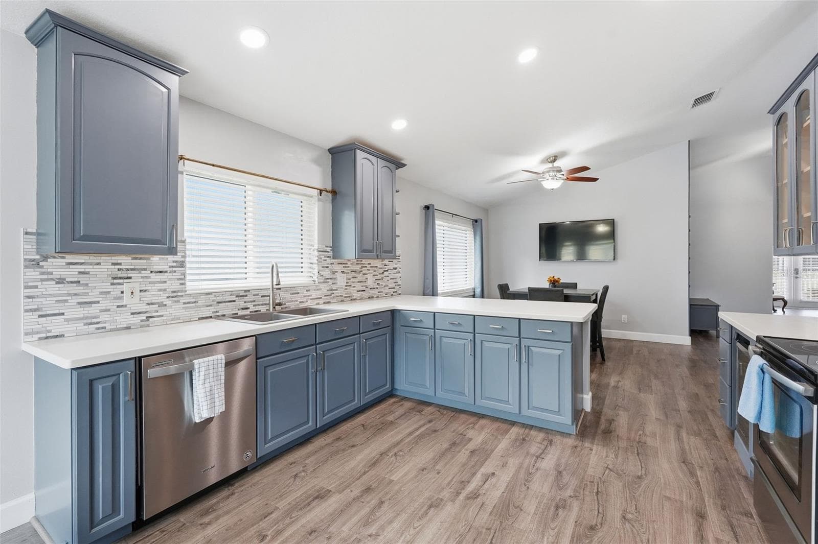 355 VENTURA DRIVE — photo 7 of 32