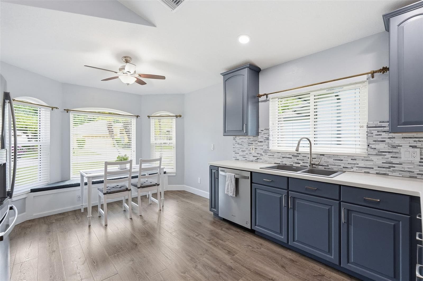 355 VENTURA DRIVE — photo 11 of 32