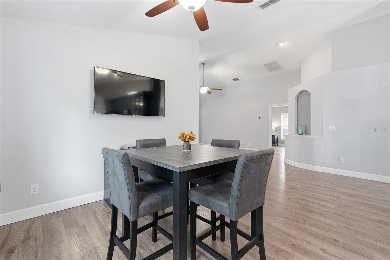 355 VENTURA DRIVE — photo 14 of 32