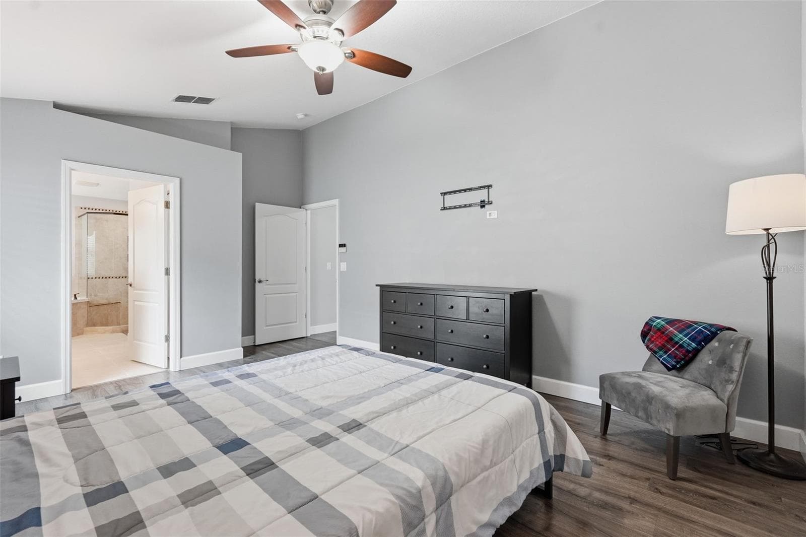 355 VENTURA DRIVE — photo 17 of 32