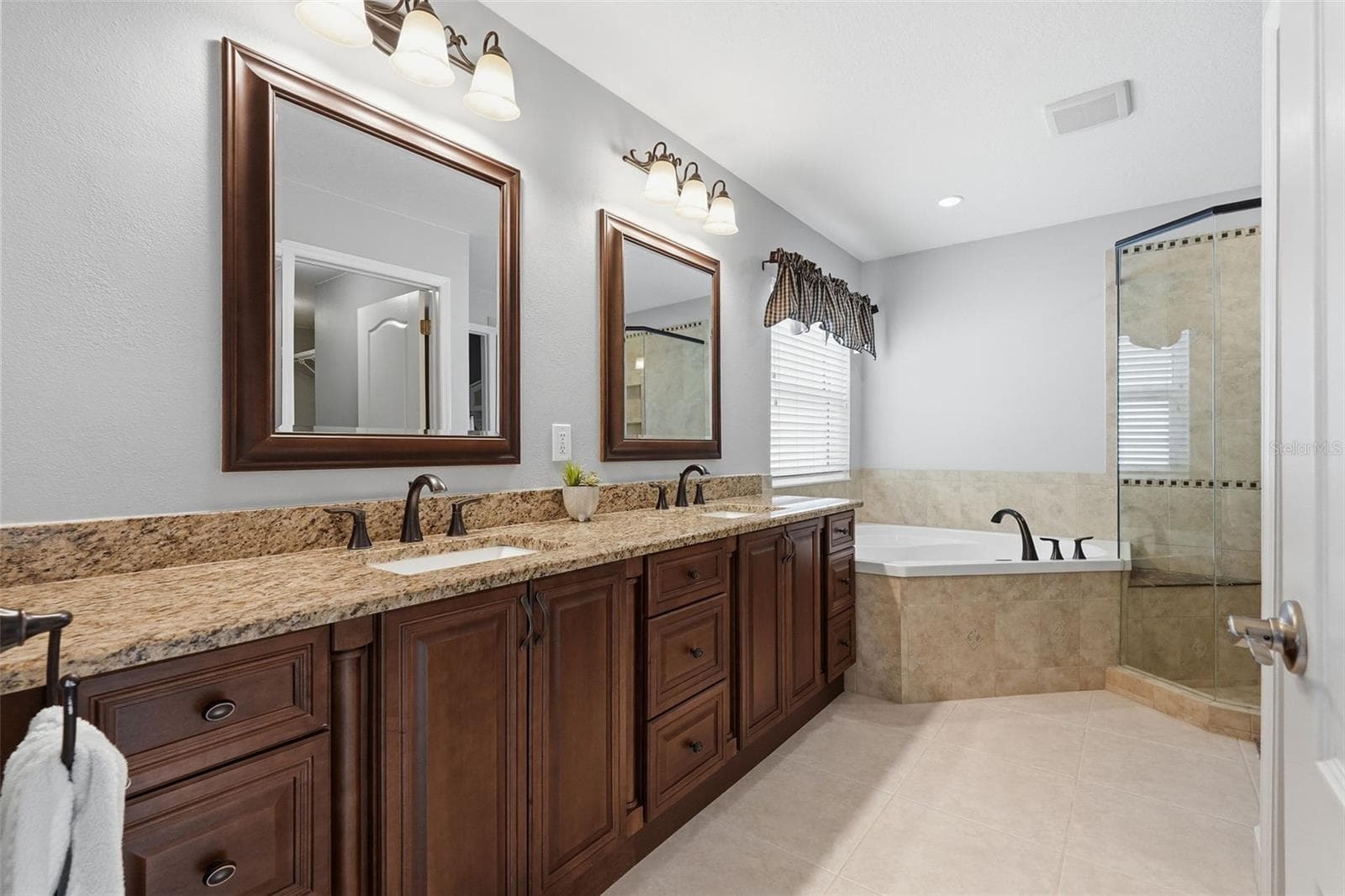 355 VENTURA DRIVE — photo 18 of 32