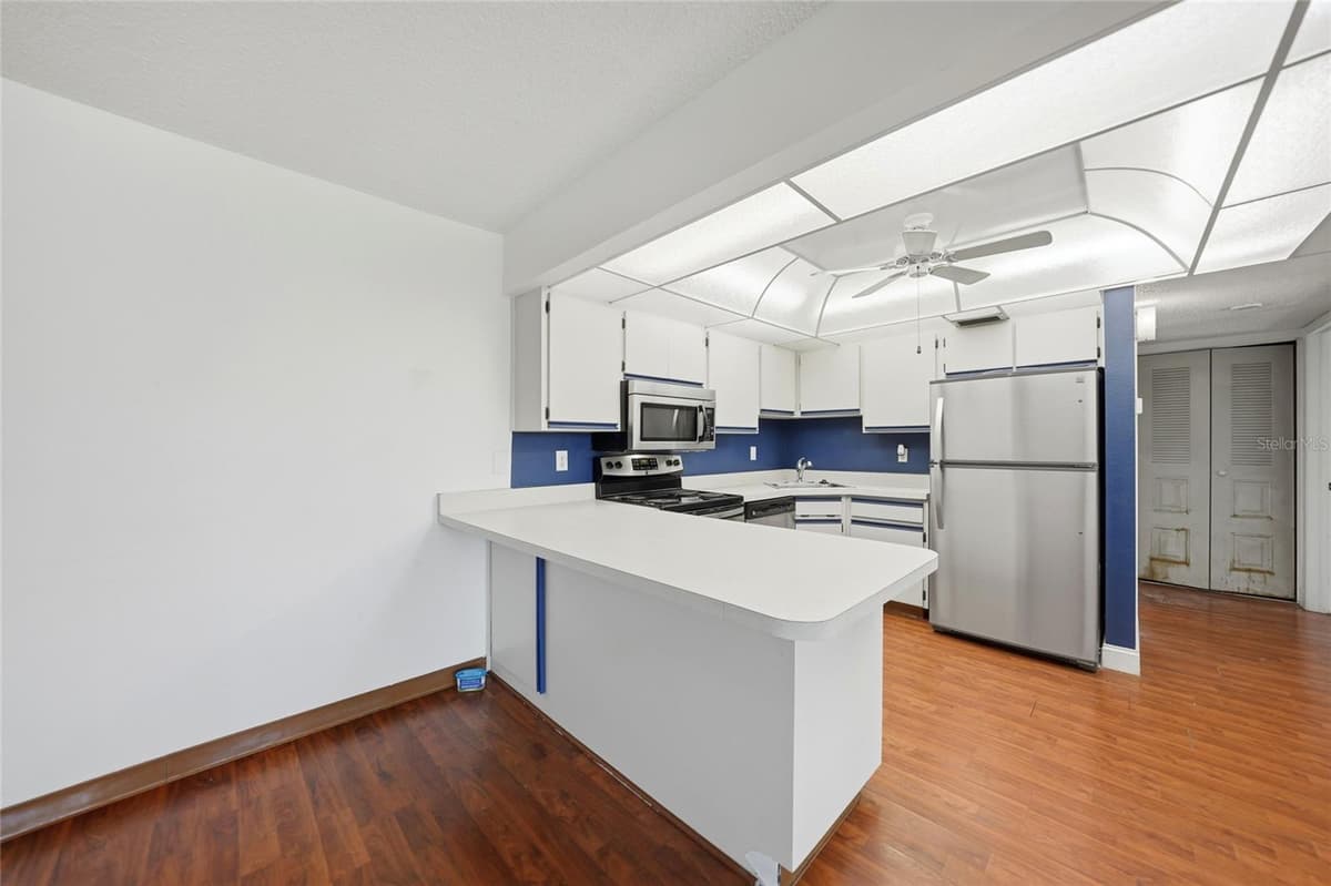 2300 AARON STREET — photo 12 of 42