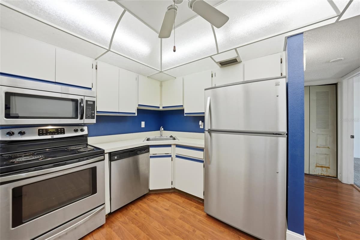 2300 AARON STREET — photo 14 of 42