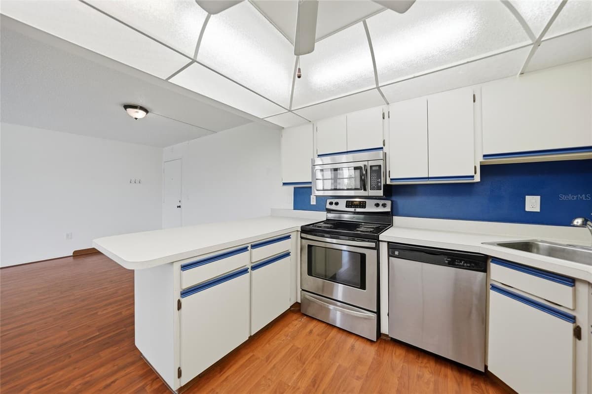 2300 AARON STREET — photo 13 of 42