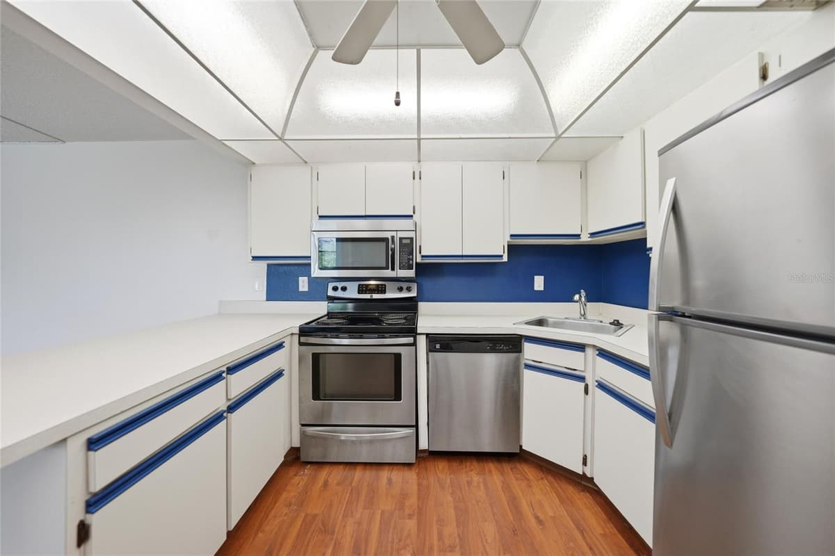 2300 AARON STREET — photo 15 of 42