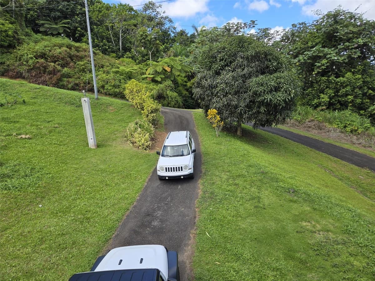 Carr 813 KM 2.5 INT — photo 20 of 32