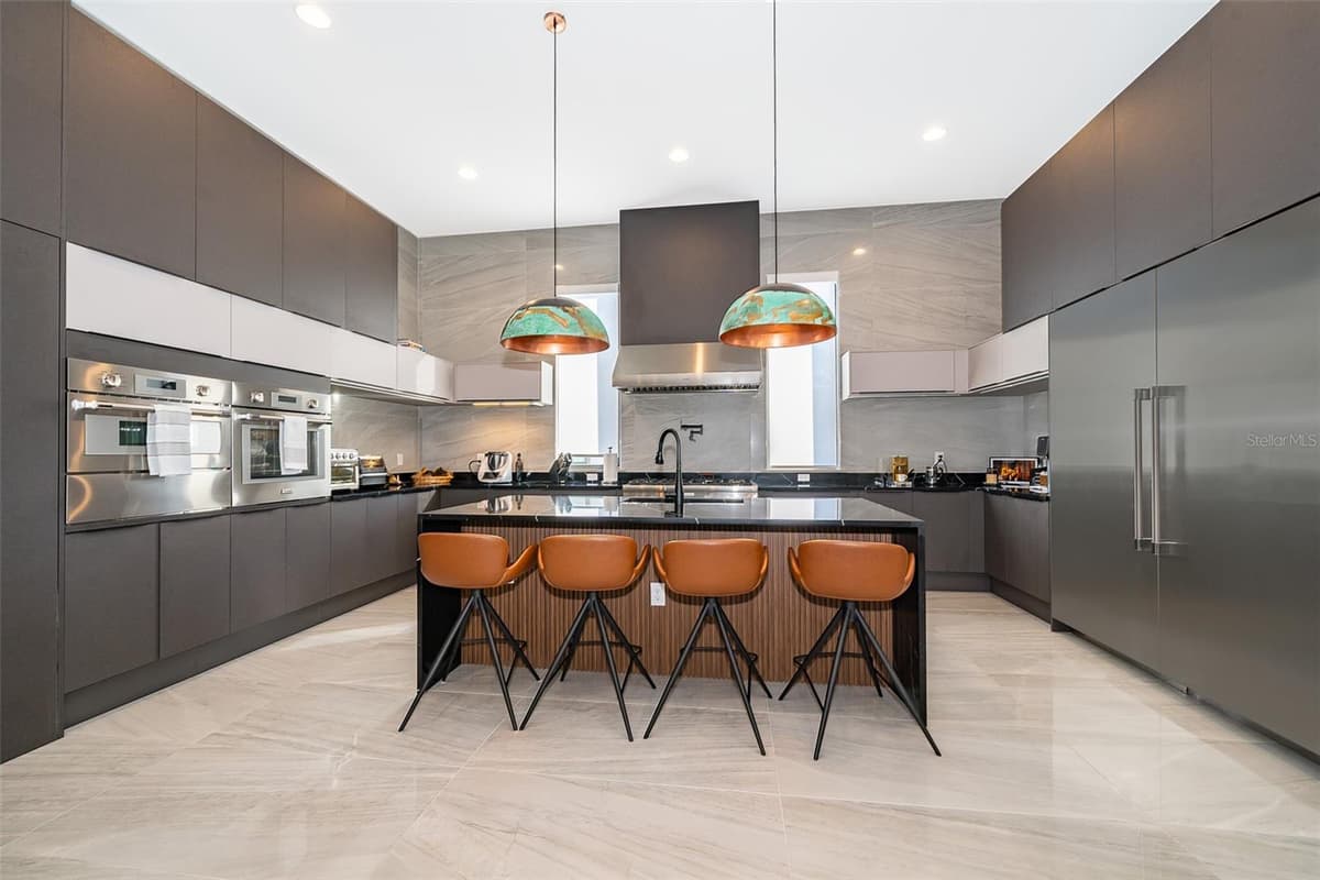 15144 PENDIO DRIVE — photo 15 of 60