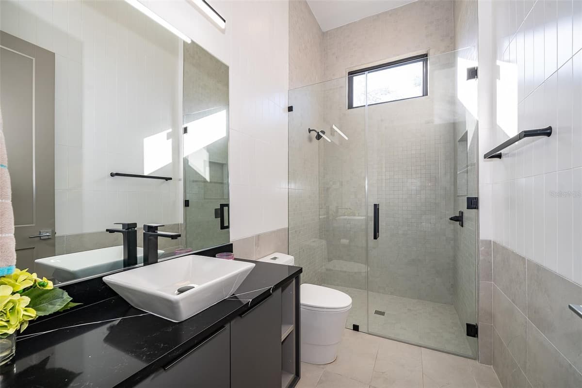 15144 PENDIO DRIVE — photo 19 of 60