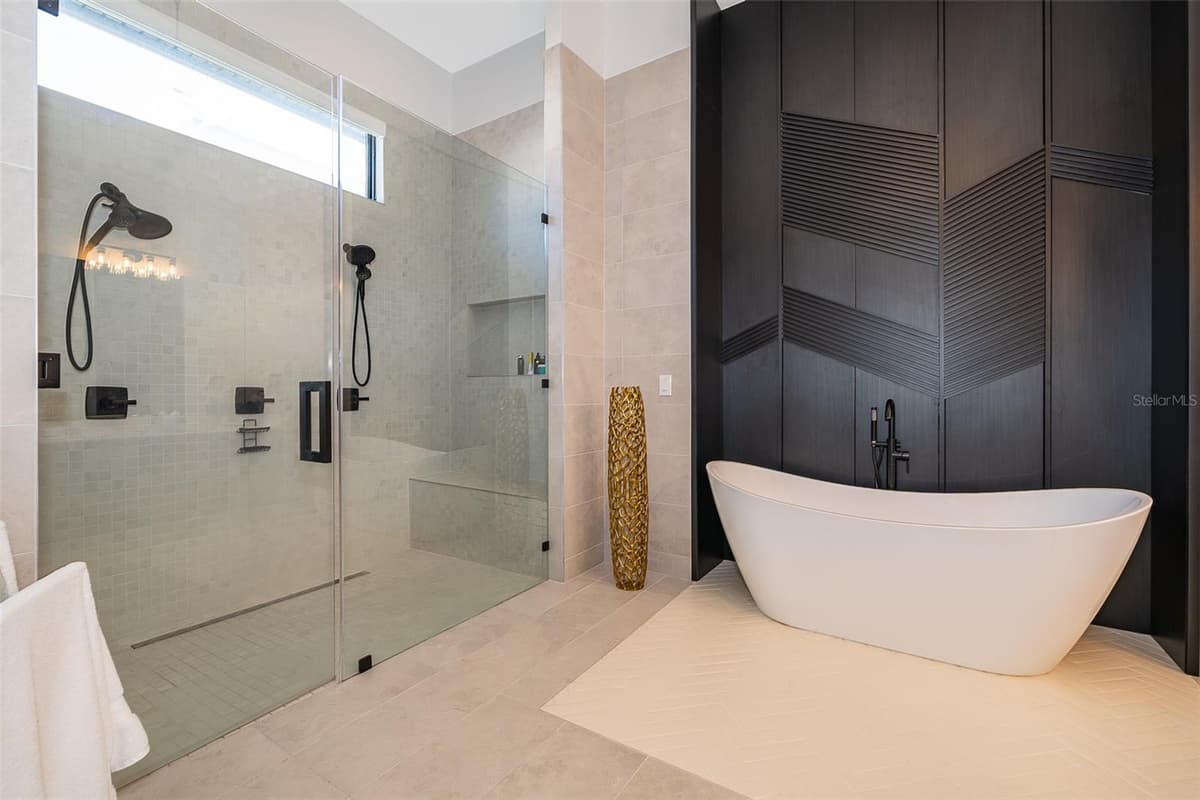 15144 PENDIO DRIVE — photo 35 of 60