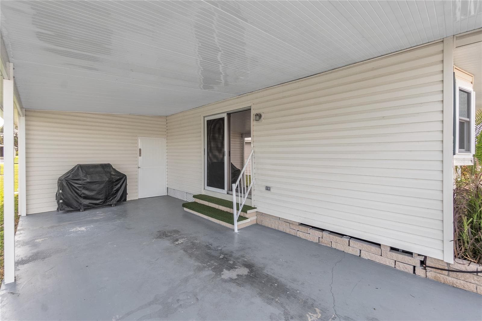 1535 45TH AVENUE DRIVE — photo 3 of 30