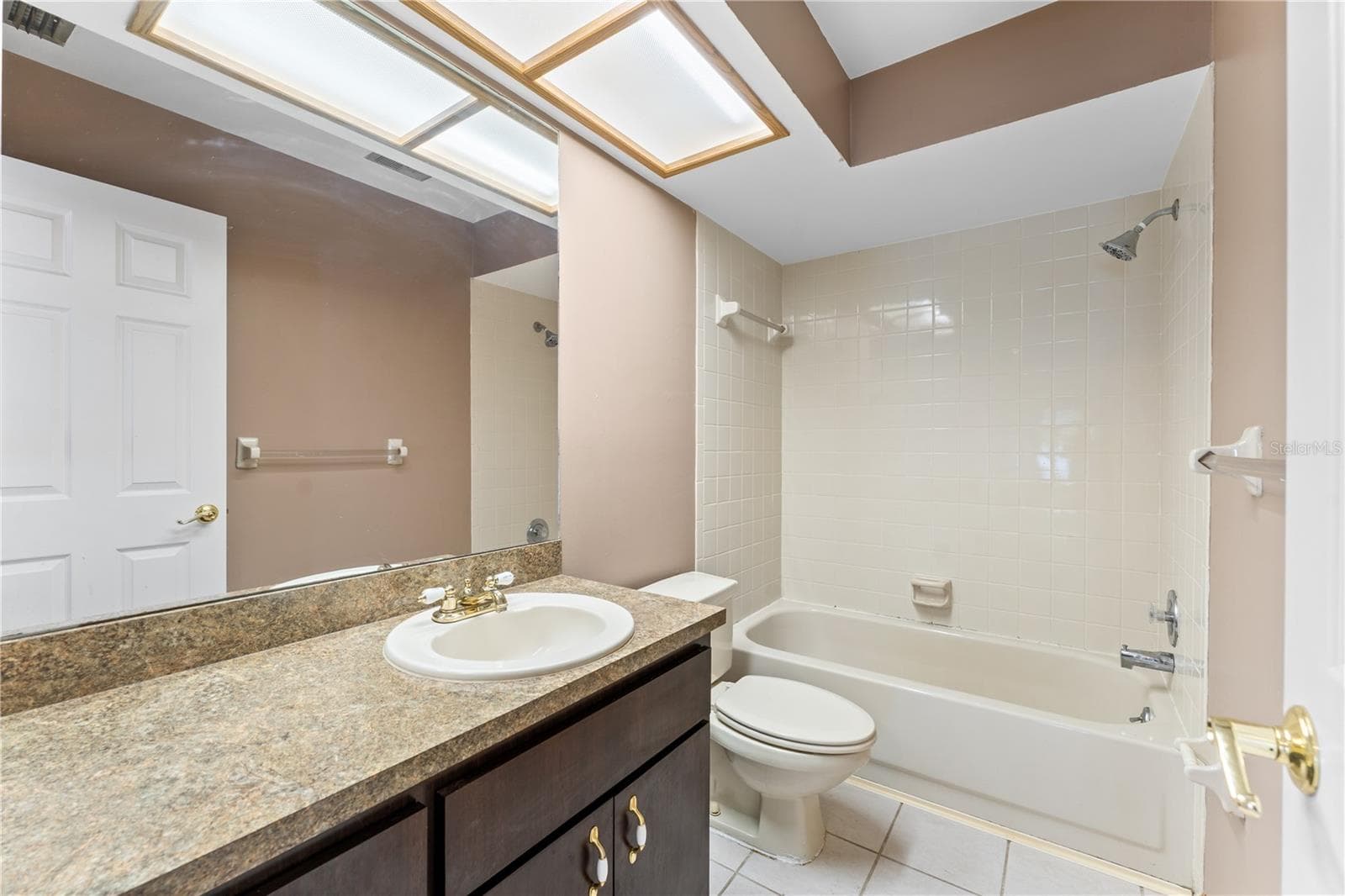 2024 SHEFFIELD COURT — photo 14 of 34