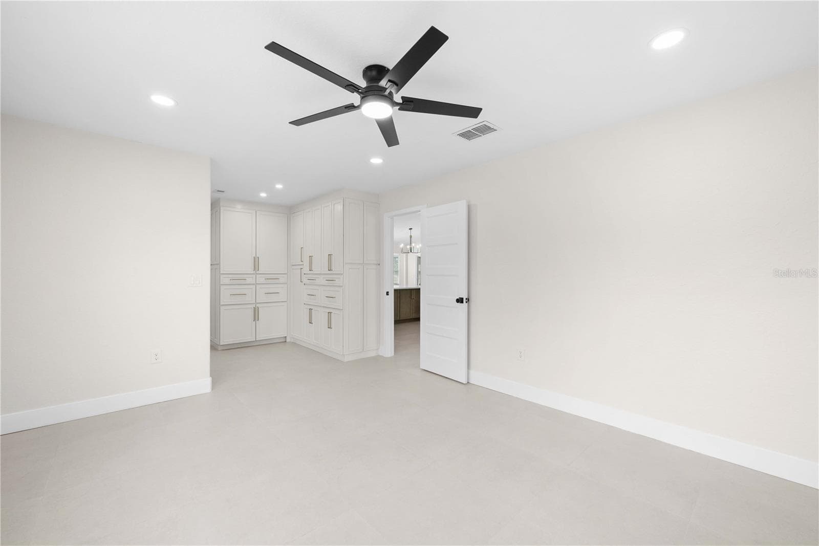 9086 GROVE ROAD — photo 11 of 31