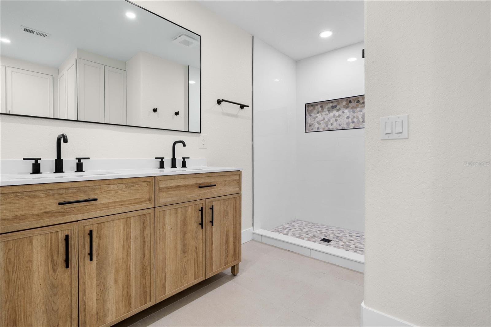 9086 GROVE ROAD — photo 13 of 31