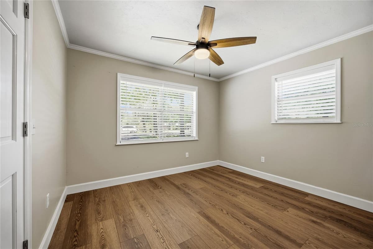 926 WOODLAWN STREET — photo 24 of 38