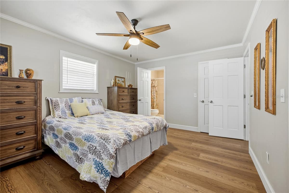 926 WOODLAWN STREET — photo 22 of 38