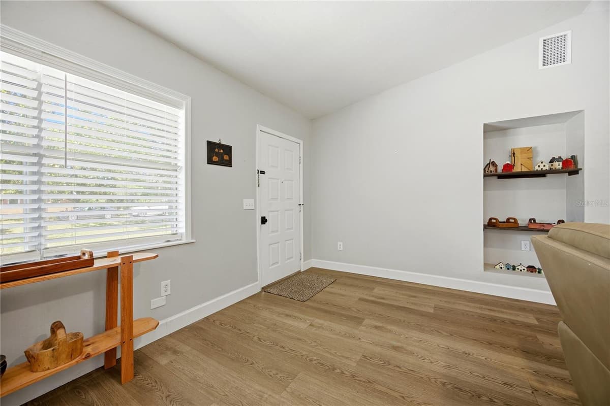 926 WOODLAWN STREET — photo 19 of 38