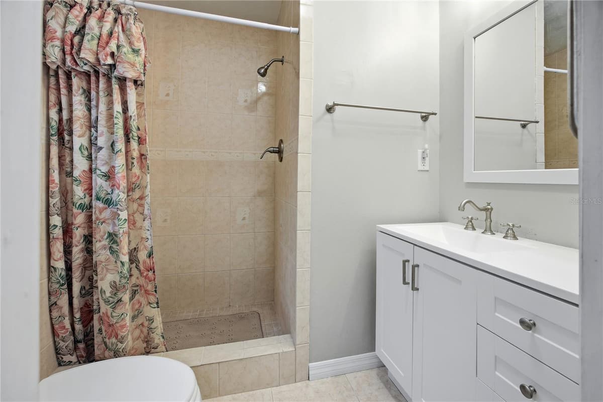 926 WOODLAWN STREET — photo 23 of 38