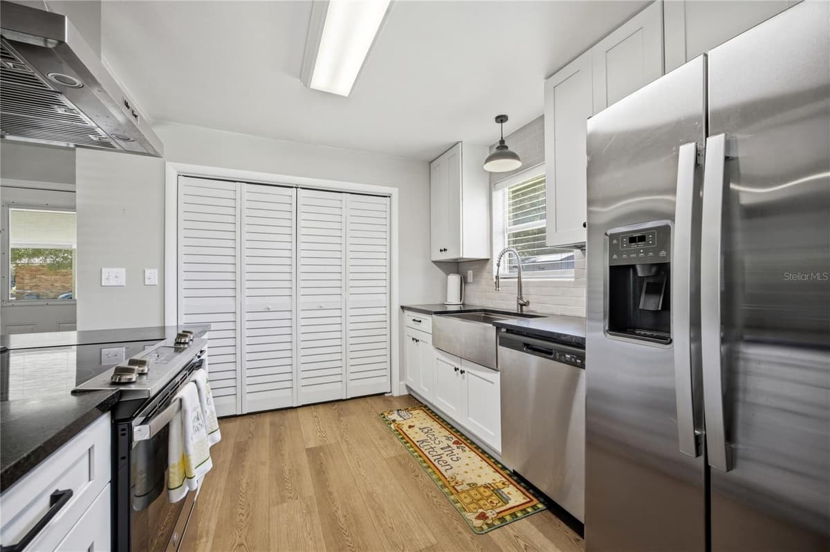 926 WOODLAWN STREET — photo 15 of 38