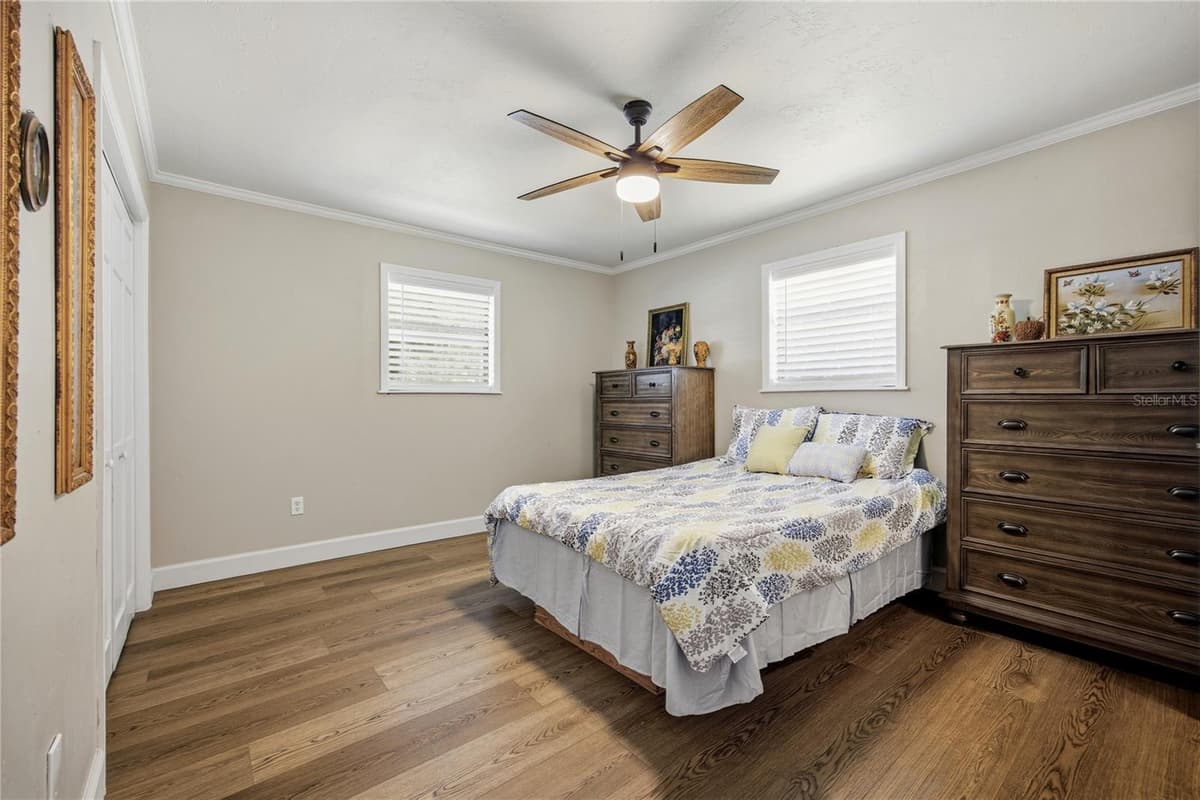 926 WOODLAWN STREET — photo 21 of 38