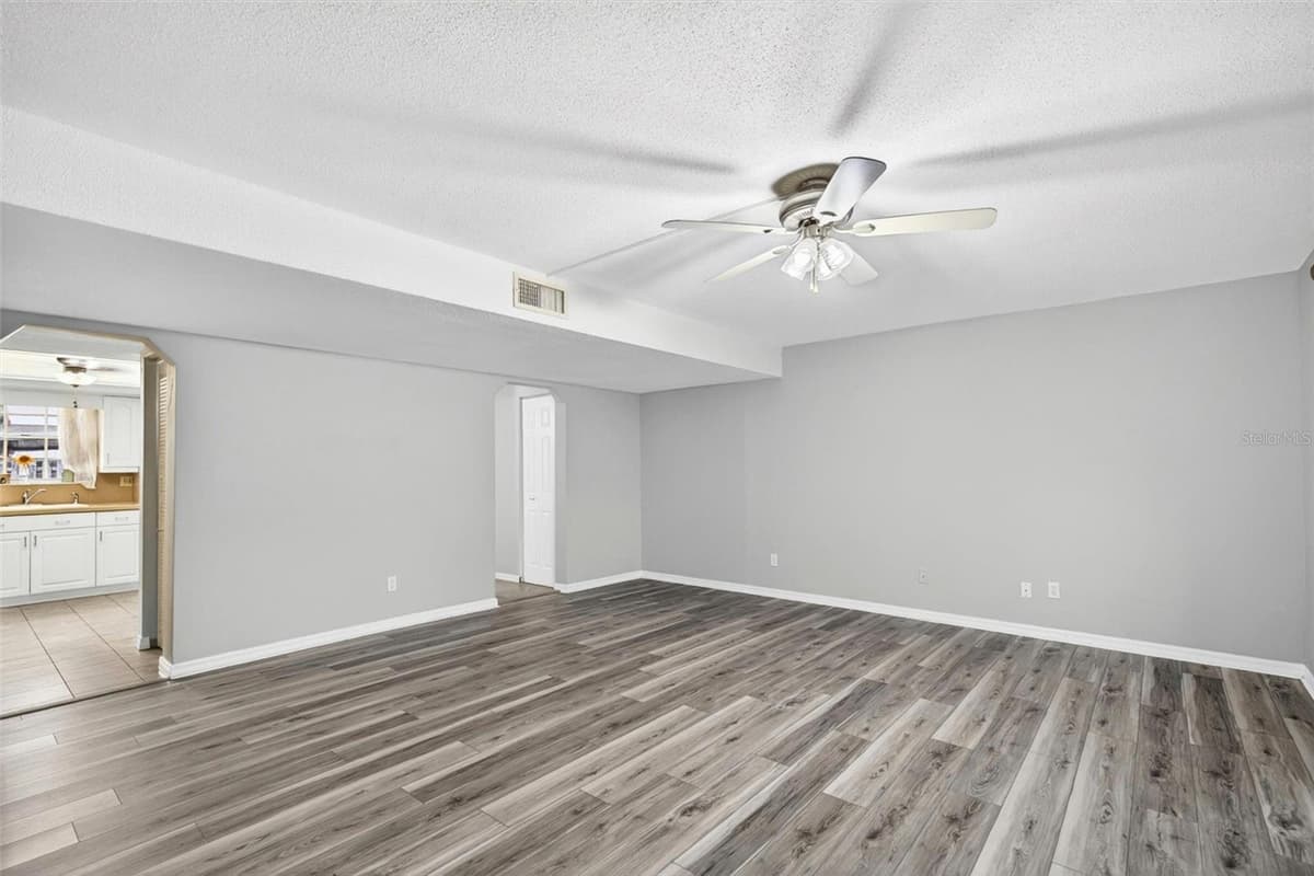 2250 PALMETTO AVENUE — photo 10 of 65