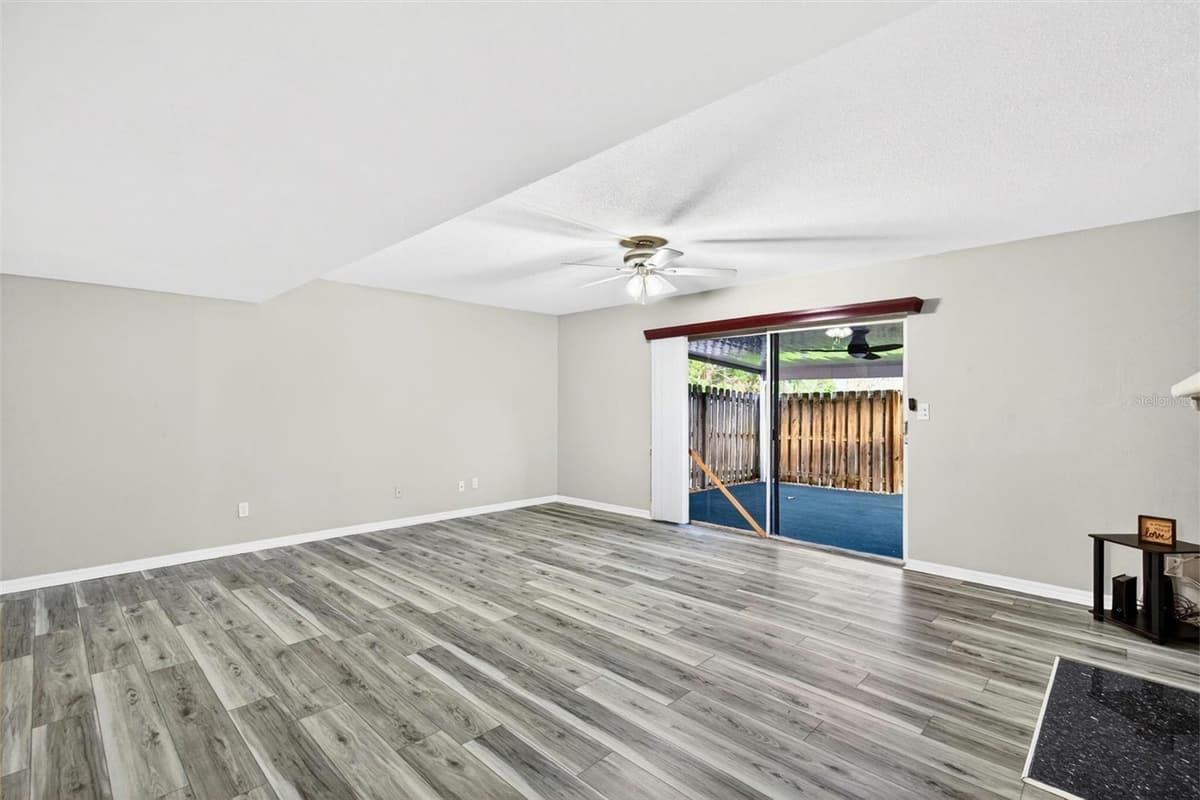 2250 PALMETTO AVENUE — photo 9 of 65