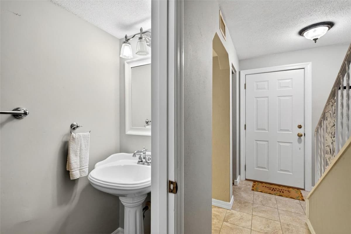 2250 PALMETTO AVENUE — photo 17 of 65