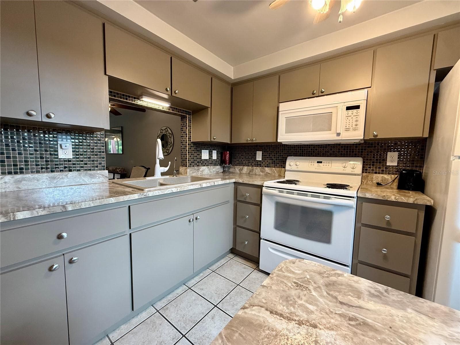 4303 SUMMERSUN DRIVE — photo 5 of 39