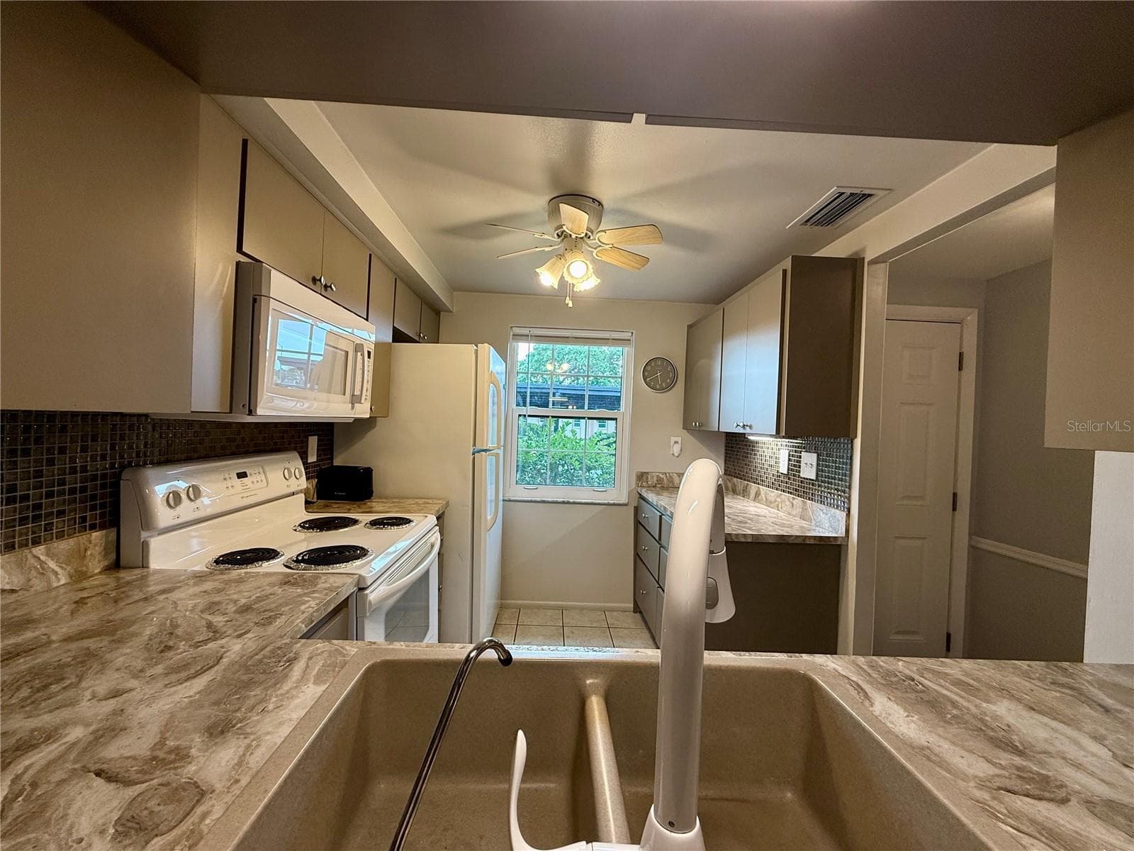 4303 SUMMERSUN DRIVE — photo 4 of 39