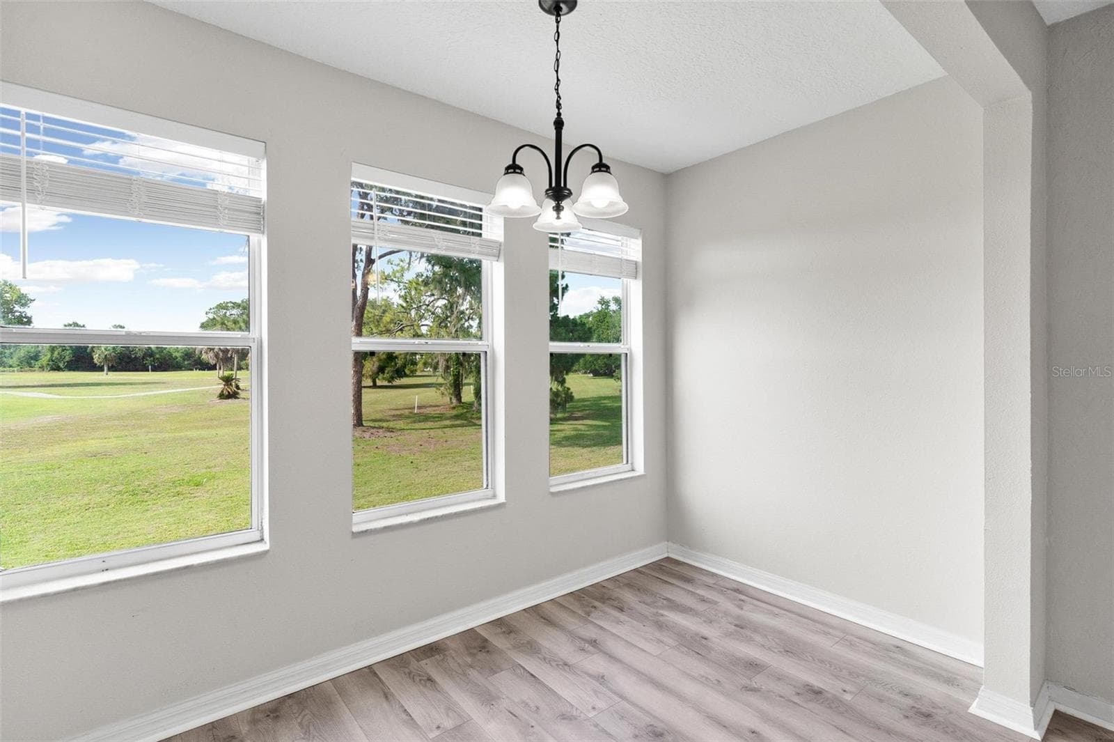23202 SANDALWOOD DRIVE — photo 14 of 43