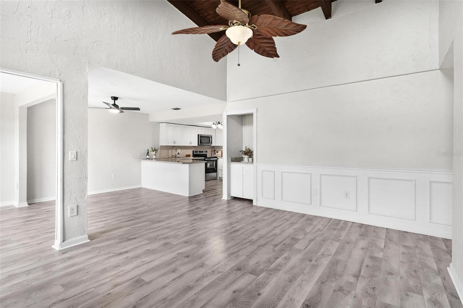 23202 SANDALWOOD DRIVE — photo 12 of 43