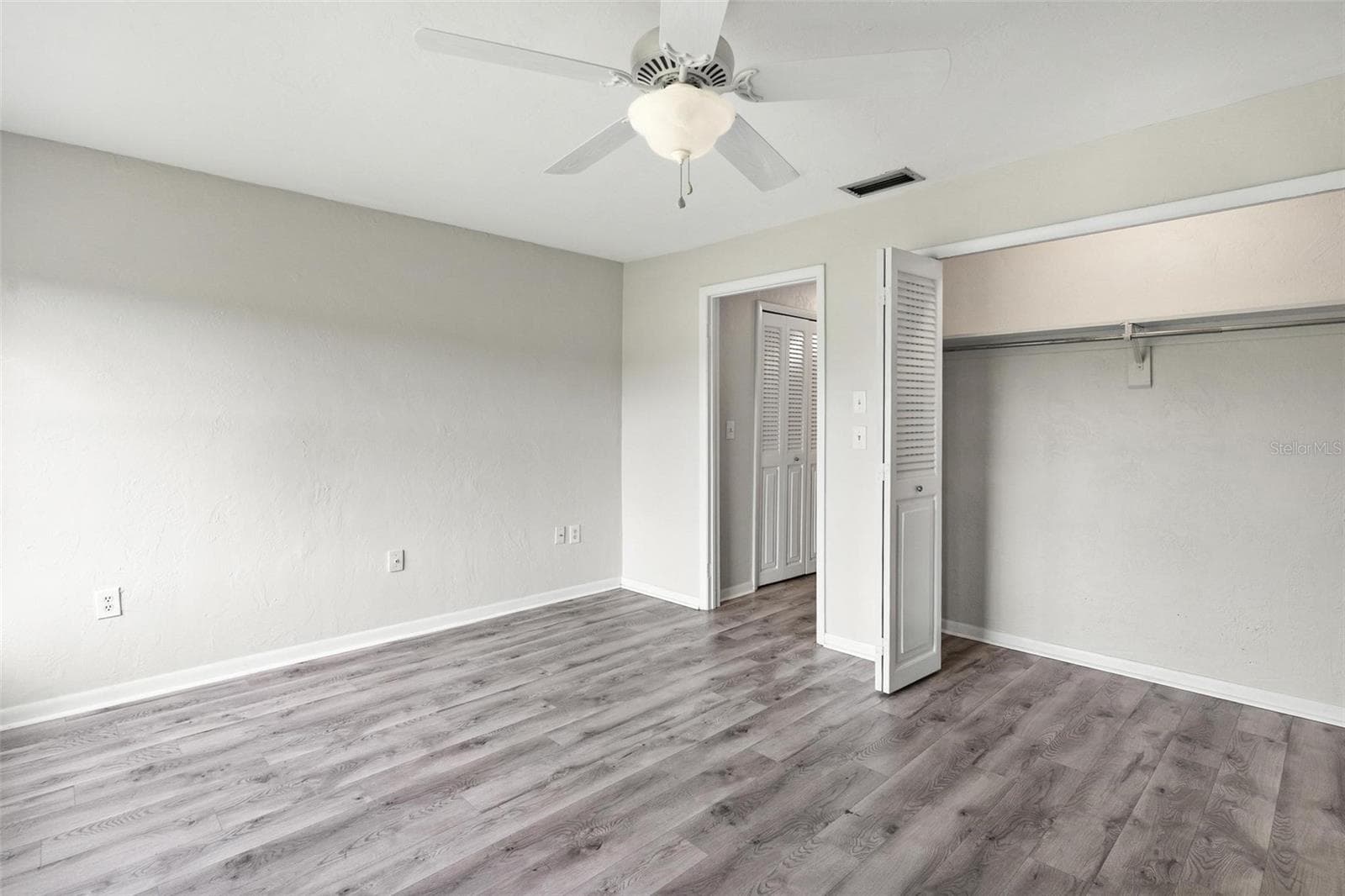 23202 SANDALWOOD DRIVE — photo 24 of 43