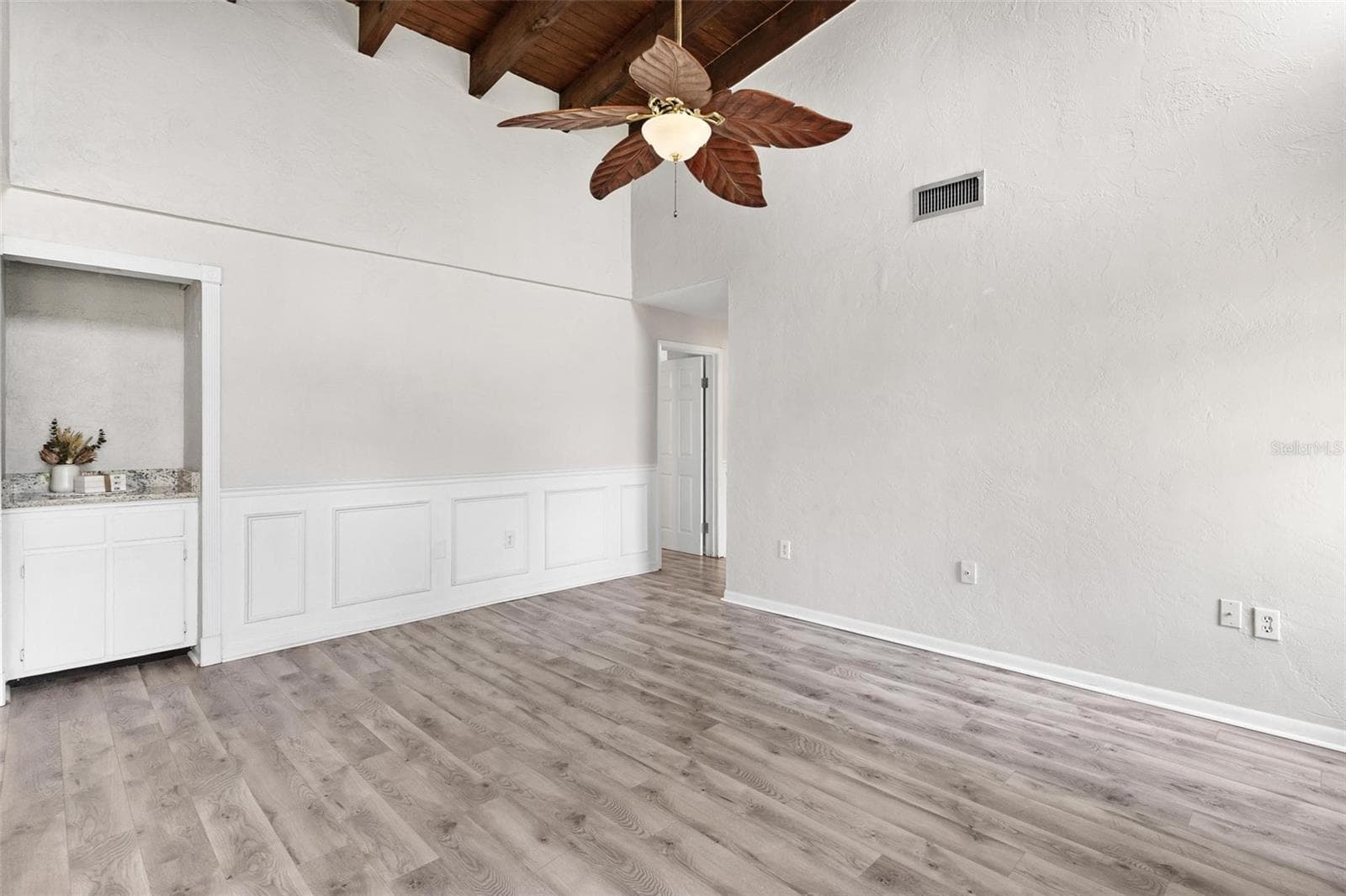 23202 SANDALWOOD DRIVE — photo 11 of 43