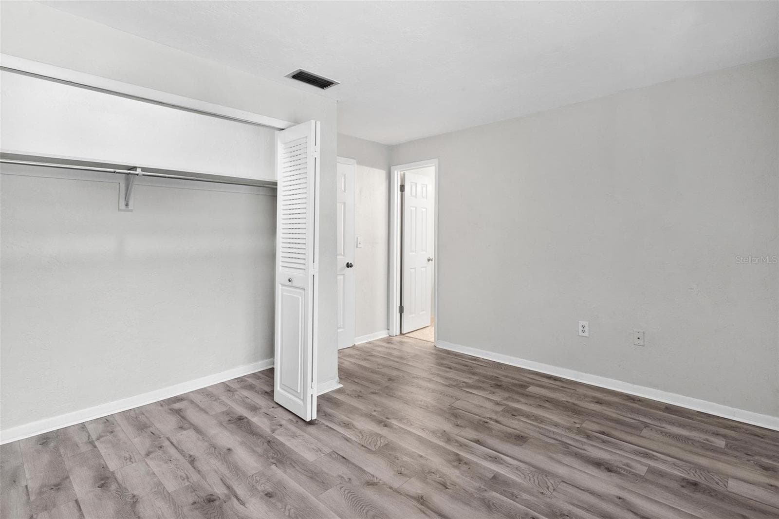23202 SANDALWOOD DRIVE — photo 34 of 43