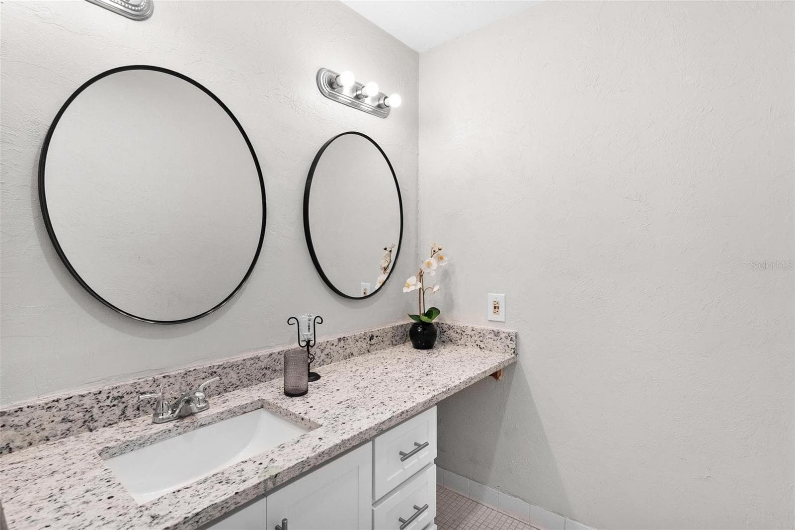 23202 SANDALWOOD DRIVE — photo 29 of 43
