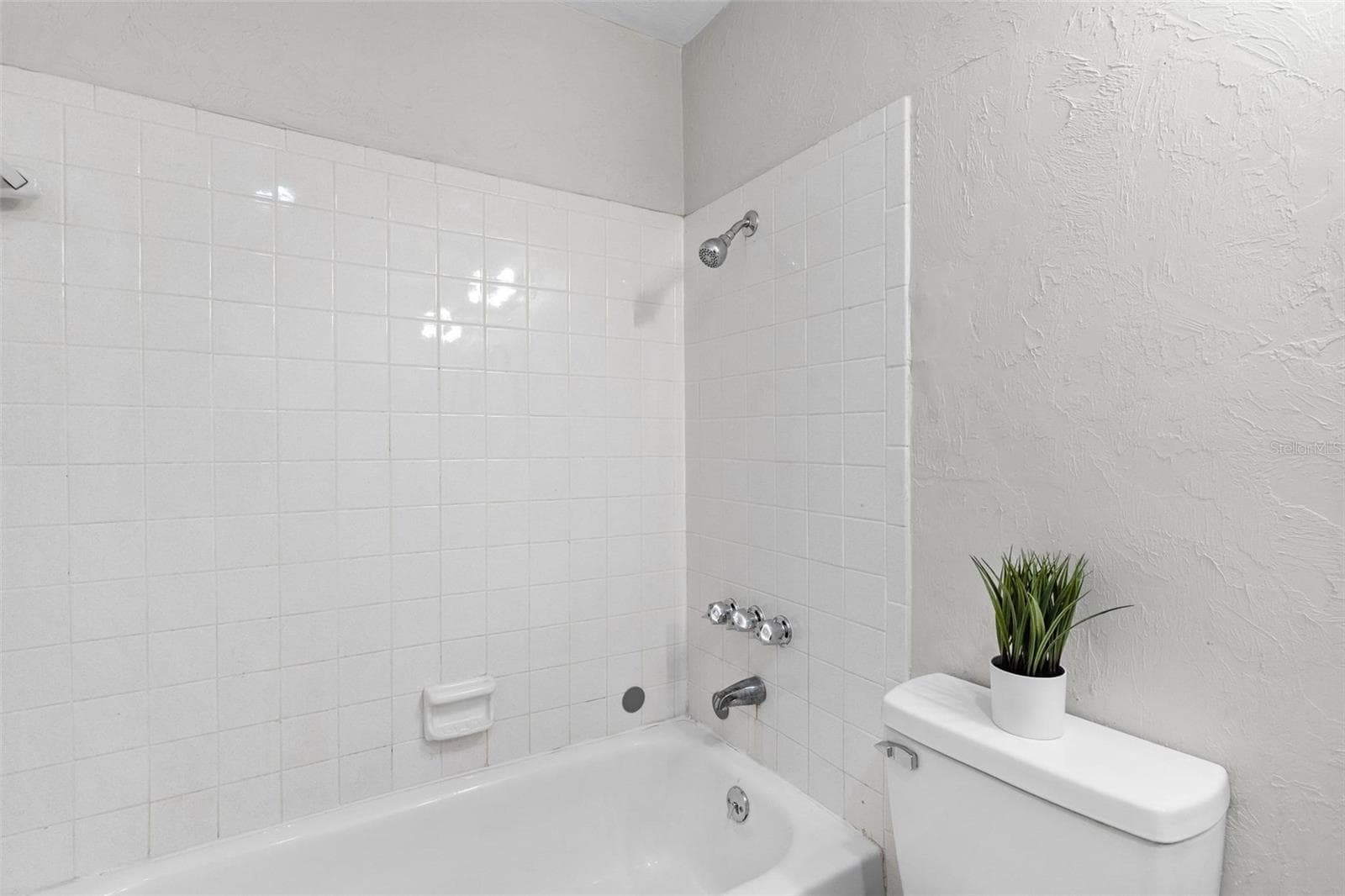 23202 SANDALWOOD DRIVE — photo 30 of 43