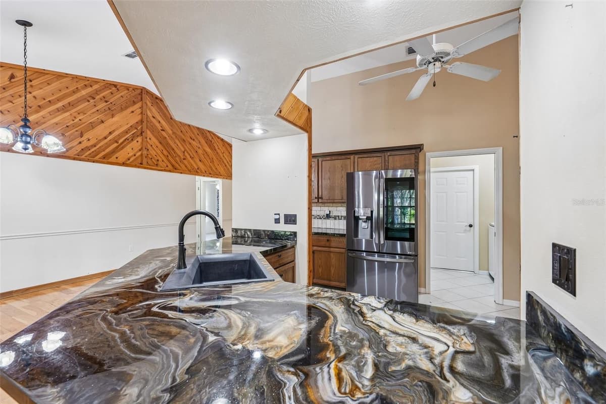 204 JEFFERSON DRIVE — photo 16 of 42