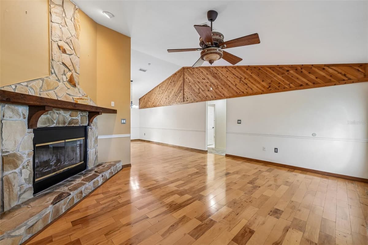 204 JEFFERSON DRIVE — photo 11 of 42