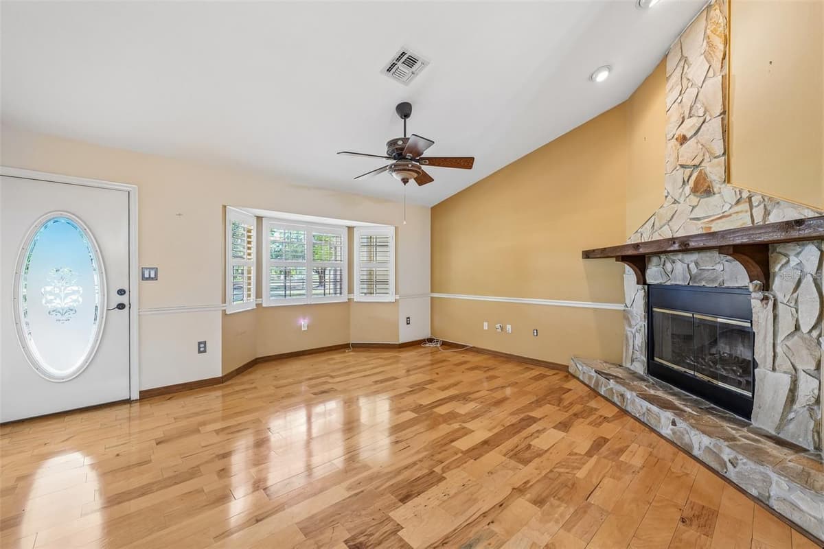 204 JEFFERSON DRIVE — photo 10 of 42